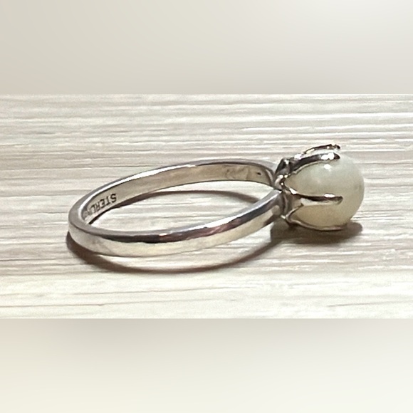 Vintage Designer VARGAS Sterling Silver Milky Agate Orb Ring, Size 6.75, 1.5g - Picture 5 of 12